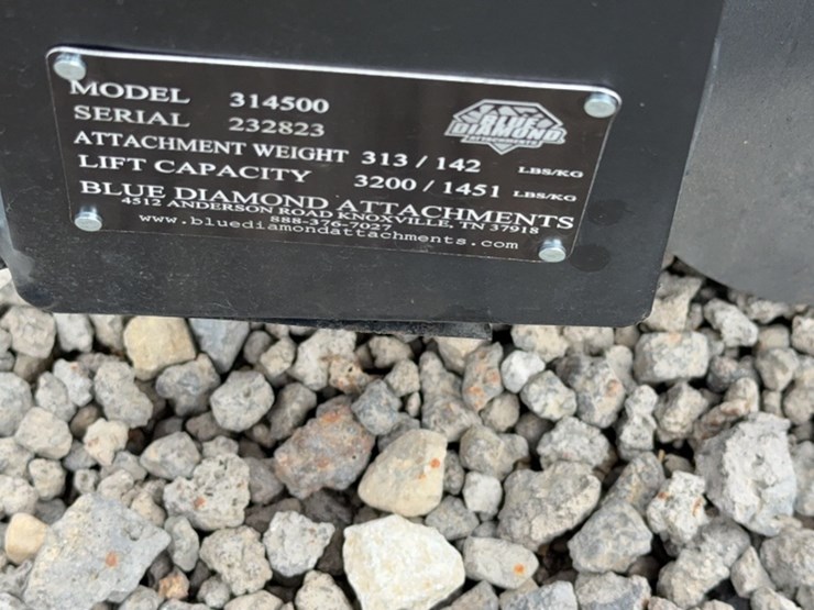 #2069-•-blue-diamond-48"-skid-steer-brick-image-3
