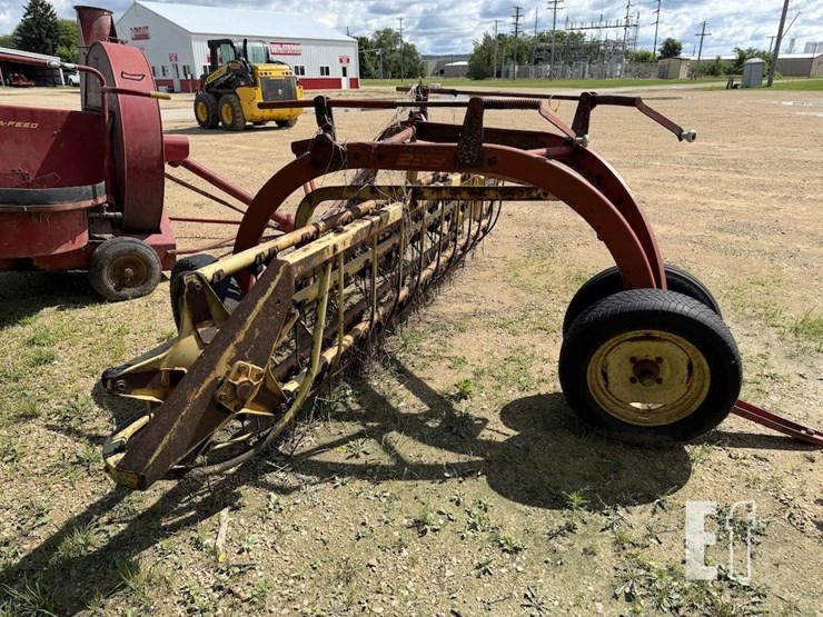new-holland-258-image-3