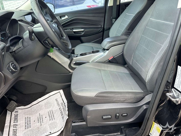2015-ford-escape-image-12