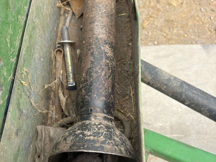 john-deere-336-image-24