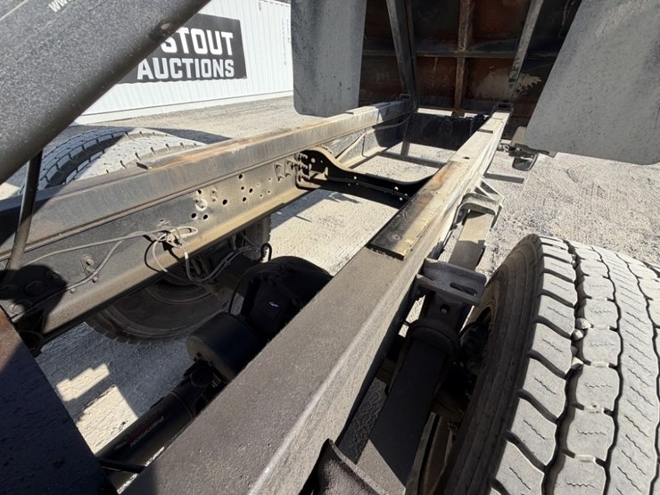 2021-ford-f650-image-37