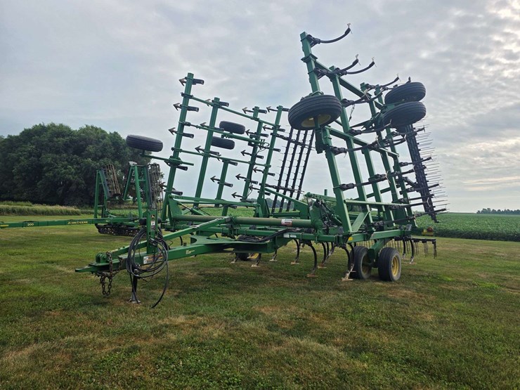 john-deere-2210-image-1