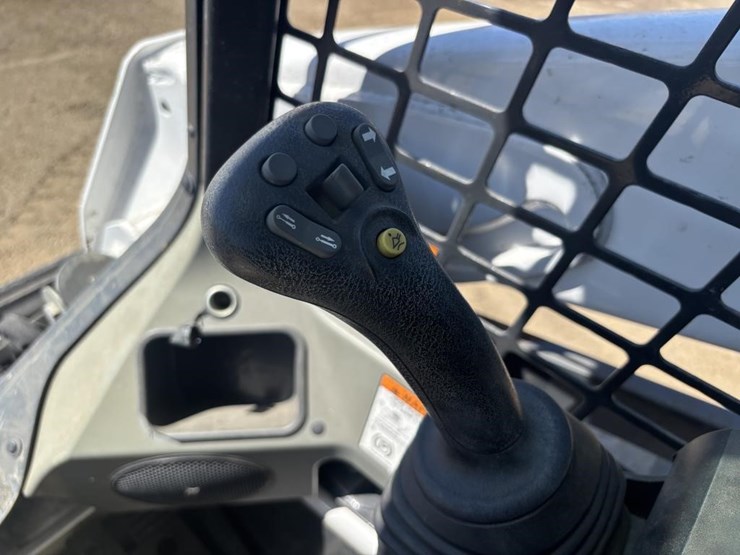 2019-bobcat-t595-image-25