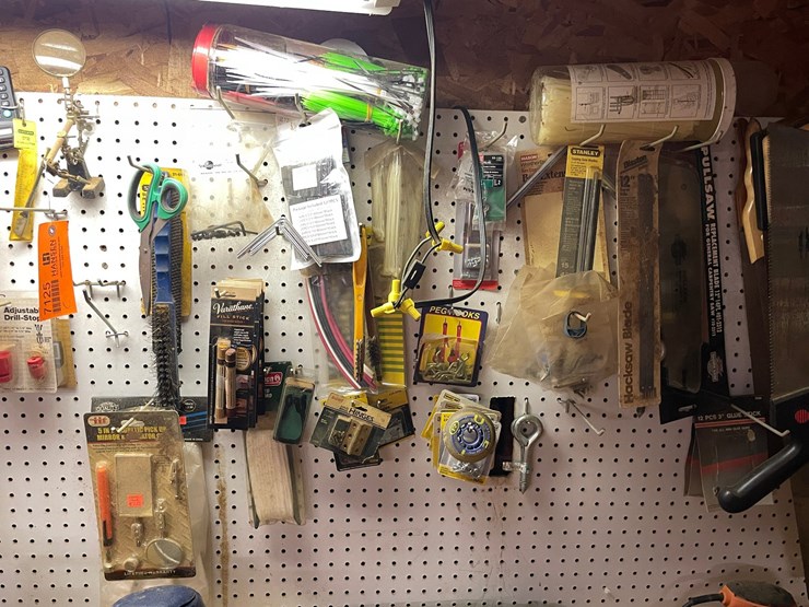 #7125-•-contents-of-pegboard-image-6