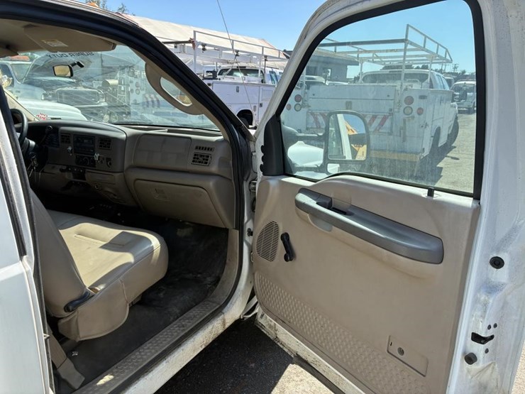 2004-ford-f350-image-11