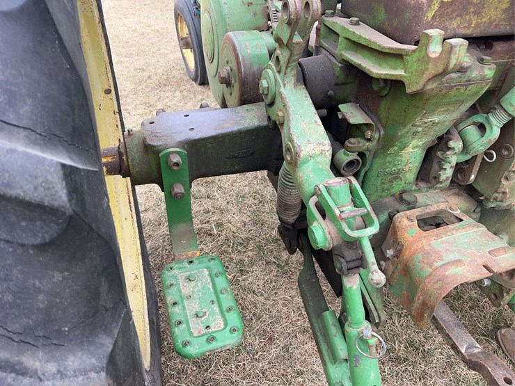 john-deere-520-image-47