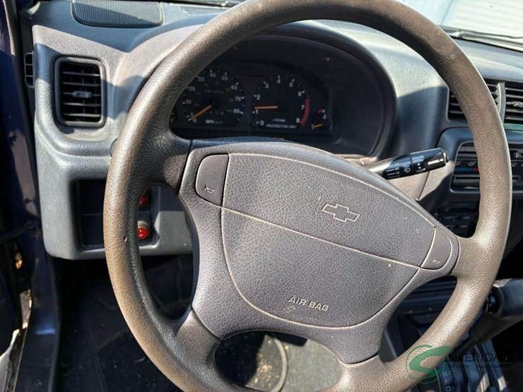 1998-chevrolet-tracker-image-14