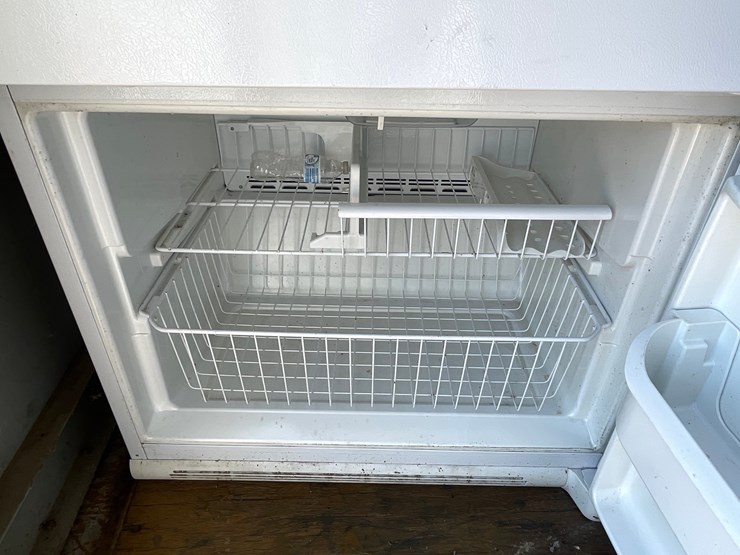#4709-•-kenmore-fridge-and-freezer-image-11