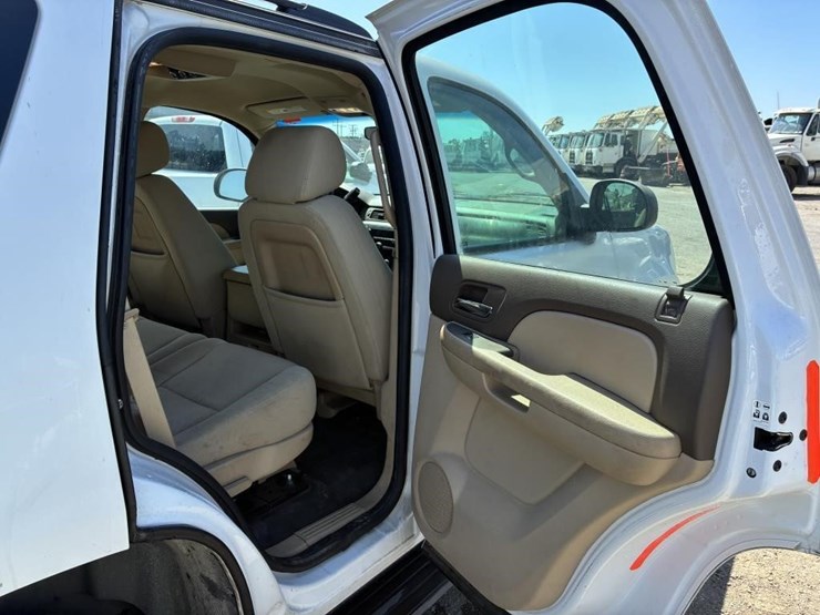 2014-chevrolet-tahoe-image-12