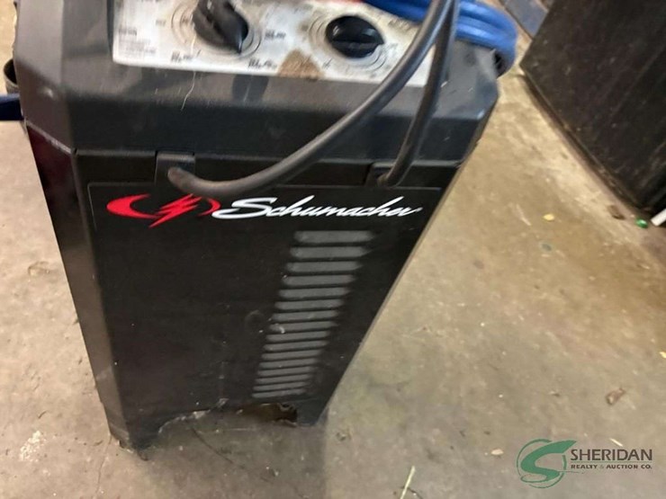 schumacher-battery-charger-image-3