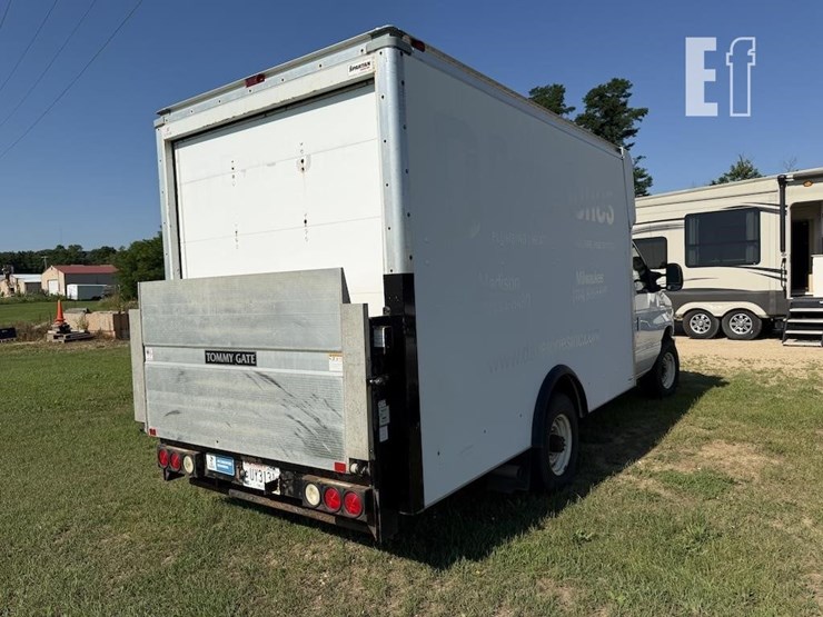 2017-ford-e350-image-4