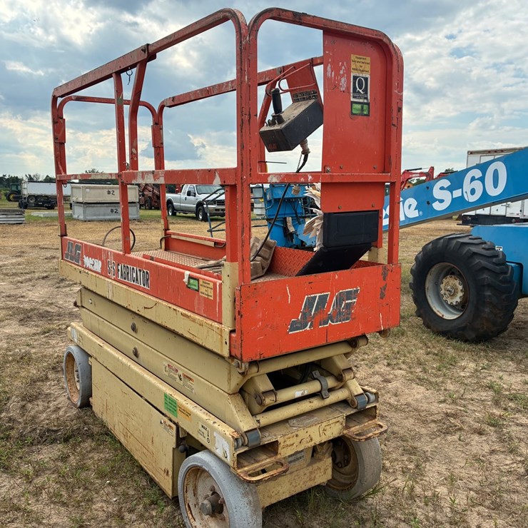 JLG 2032E2