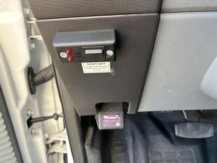 2016-ford-f650-xlt-image-18