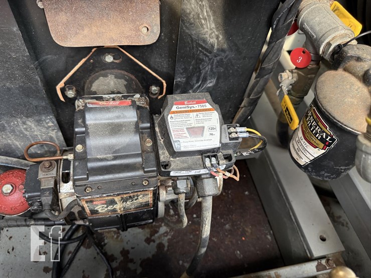 2008-wacker-neuson-e2200-image-14