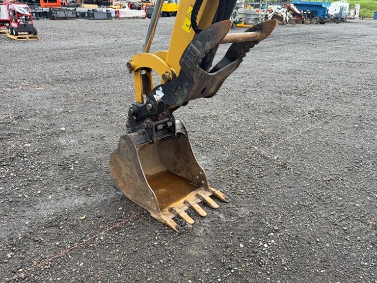 caterpillar-305.5-image-15