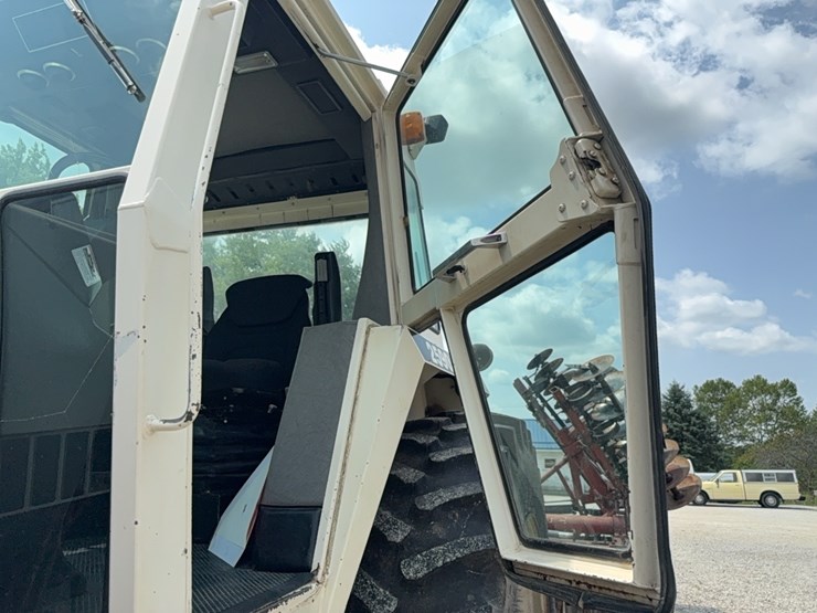 case-2590-tractor-image-31