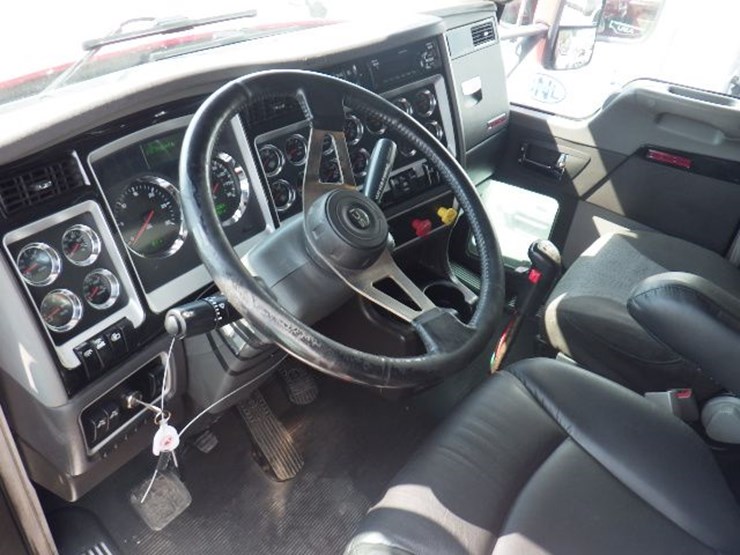 2015-kenworth-t660-image-17