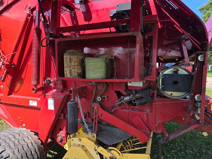 new-holland-br7090-image-43