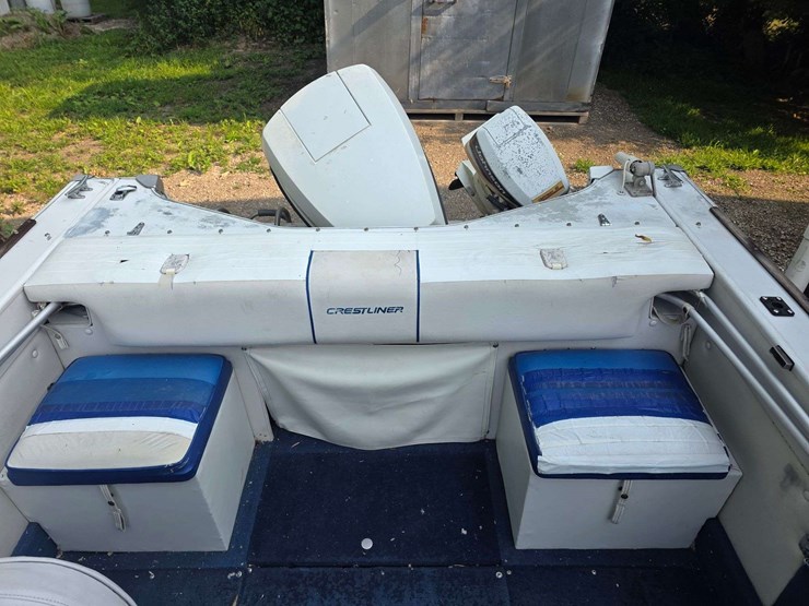 1990-crestliner-phantom-18’-boat-with-120hp-2-stroke-johnson-outboard-motor-and-15hp-johnson-kicker-image-45