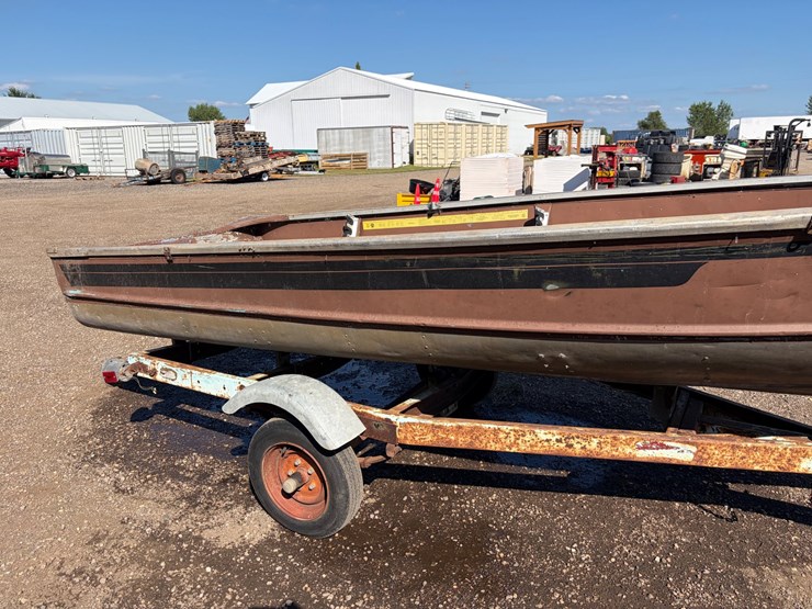 #2393-•-14’-aluminum-v-hull-boat-with-trailer(sells-with-bill-of-sale)-image-6