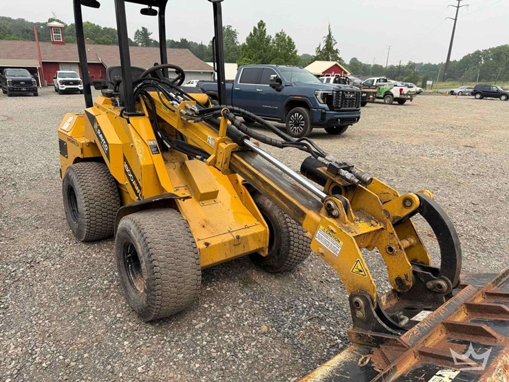 2022-rayco-1800wl-mini-articulated-wheel-loader-image-21