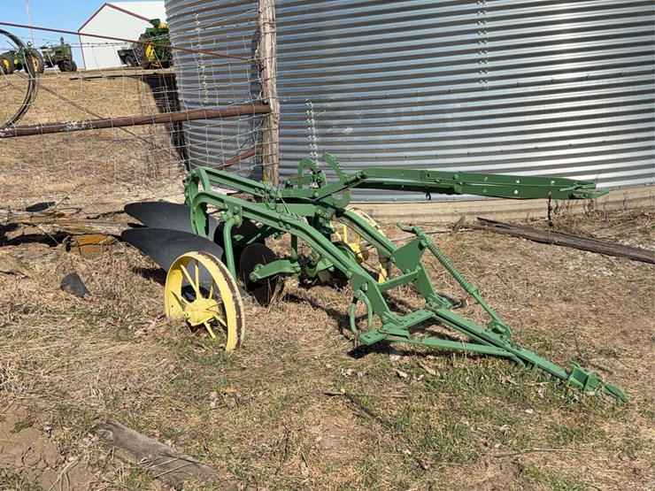 john-deere-pull-type-three-bottom-plow-image-7