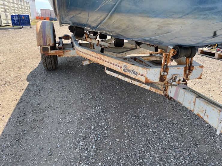 #2398-•-1998-crestliner-boat-with-trailer-(title-in-delay)-image-1
