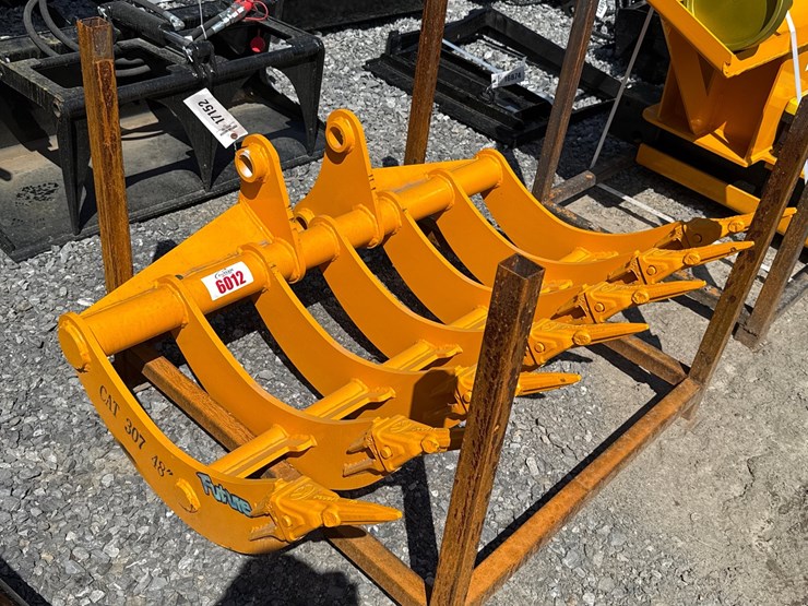 caterpillar-307-image-1