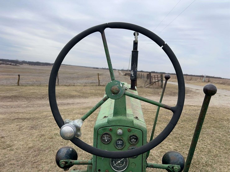 john-deere-520-image-43
