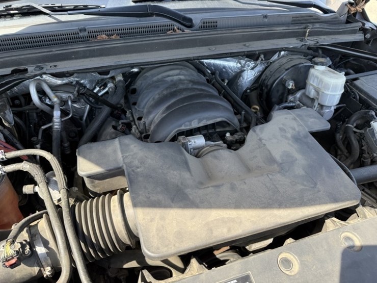 2015-chevrolet-tahoe-ls-image-10