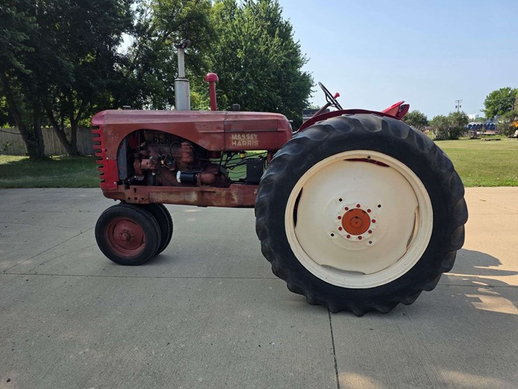 1951-massey-ferguson-44-image-13