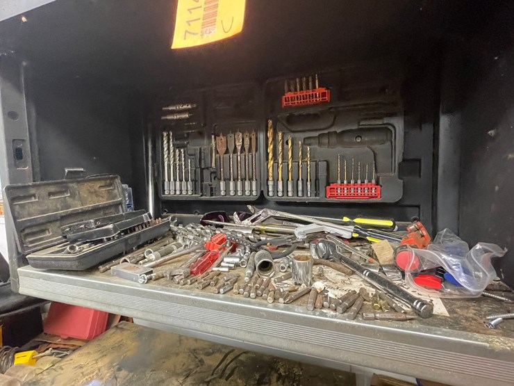 #7114-•-tool-chest-and-contents-image-6