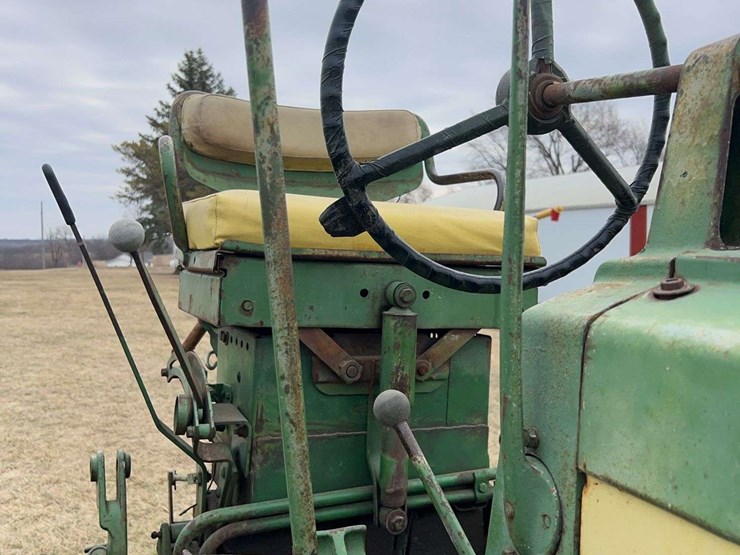 john-deere-520-image-29