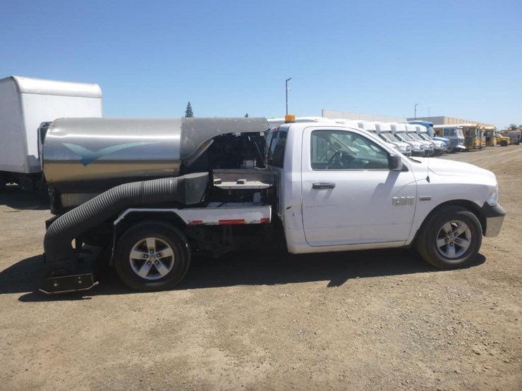 2016-dodge-1500-image-8