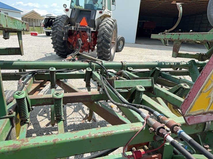 john-deere-1010-image-11
