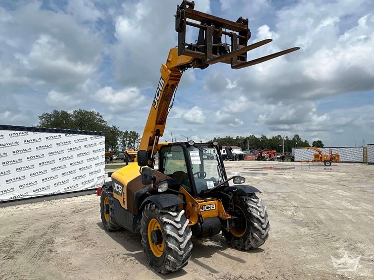 2014-jcb-527-58-image-2