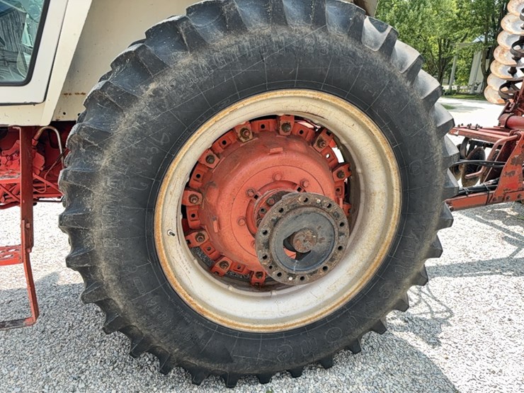 case-2590-tractor-image-17
