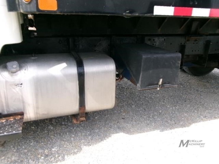 2010-freightliner-business-class-m2-112-image-6