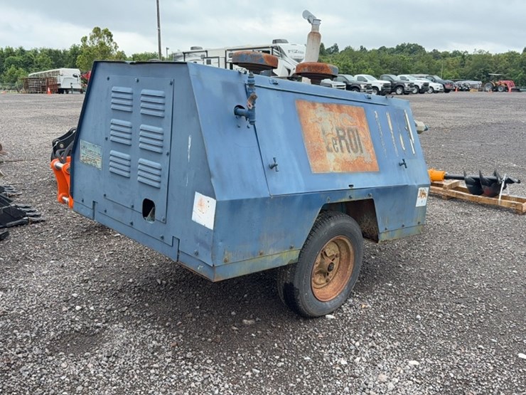 john-deere-330-image-3