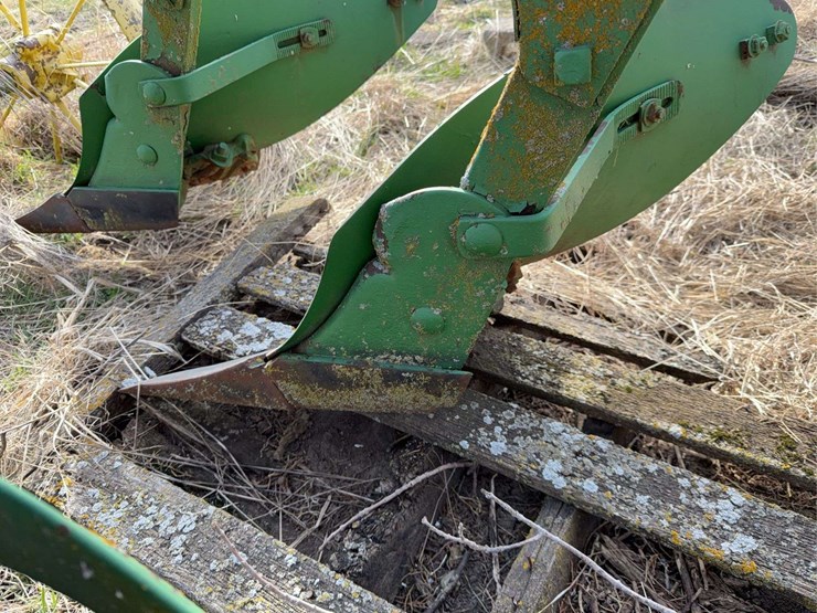 john-deere-pull-type-three-bottom-plow-image-23