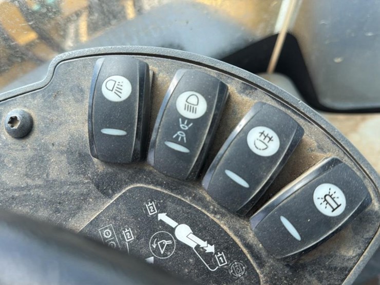 2015-caterpillar-908h2-image-41