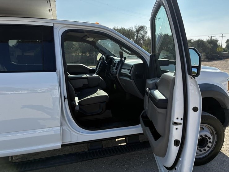 2018-ford-f550-xlt-image-14