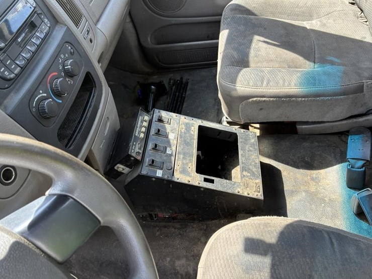 2005-dodge-ram-250-image-17