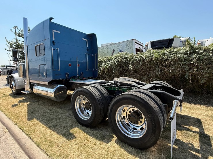 2006-peterbilt-379-image-8