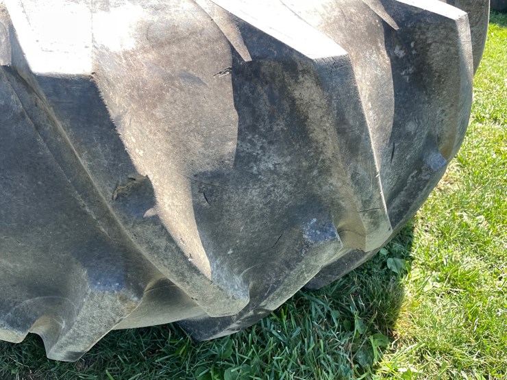 #4692-•-firestone-24.5-x-32-tire-image-9