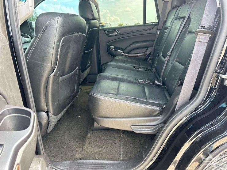 2015-chevrolet-tahoe-image-21