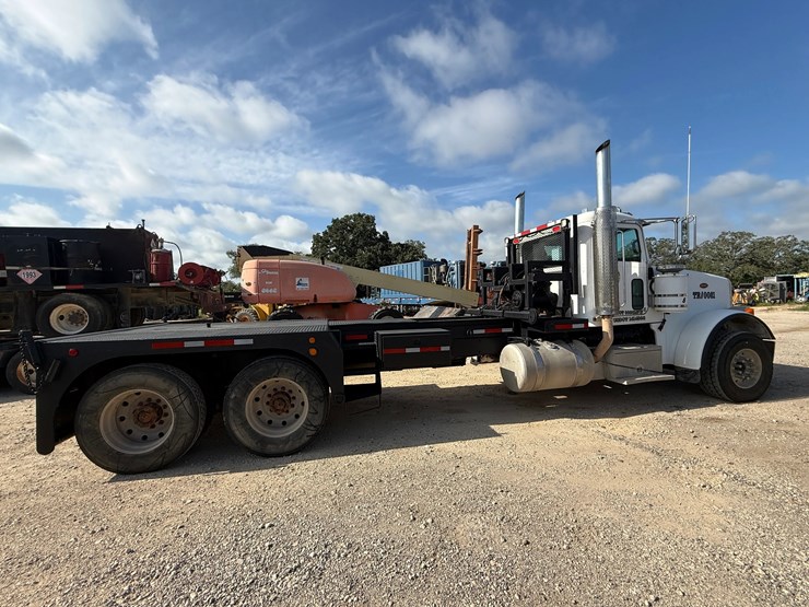 2009-peterbilt-367-image-5