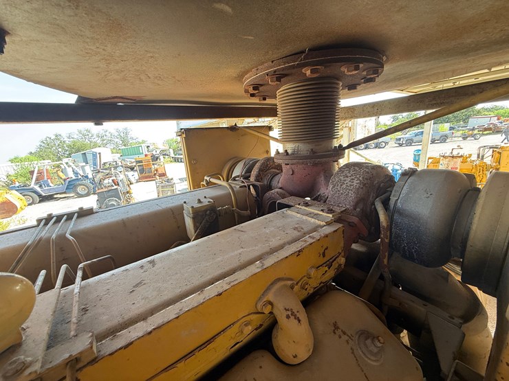 caterpillar-d379-image-12