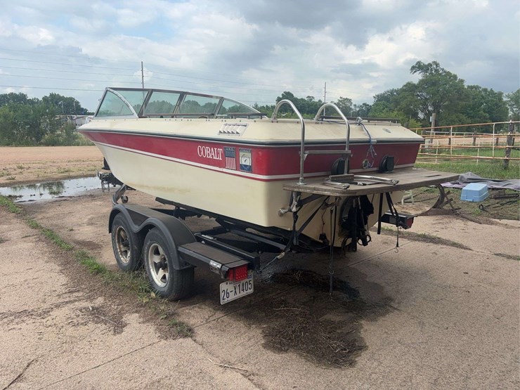 18’-cobalt-boat-and-trailer-image-7