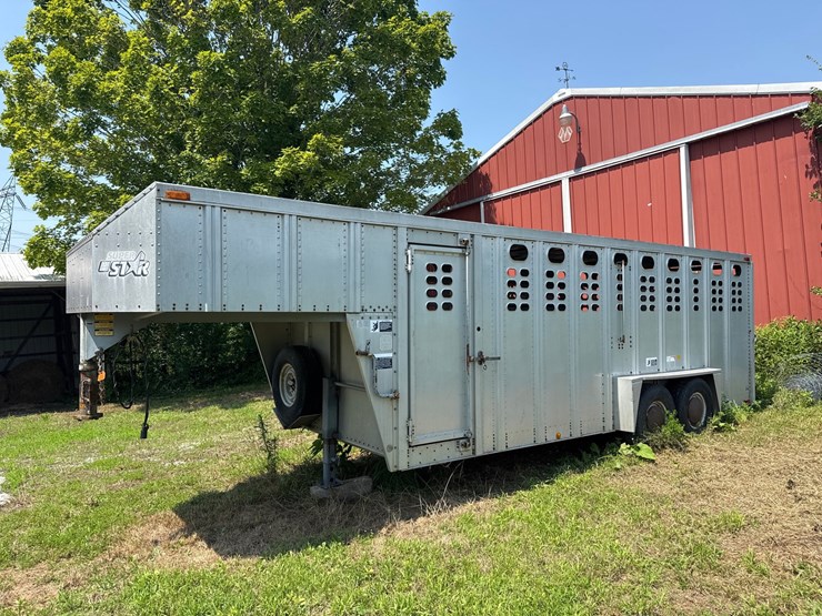 1993-wilson-livestock-trailer-image-1